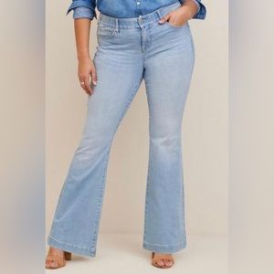 Torrid. Bombshell Flare Premium Stretch High-Rise Jean. Light wash. Size 20 reg.